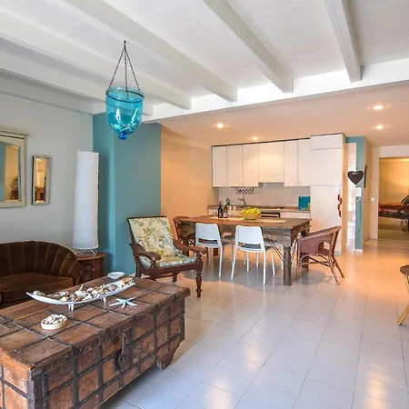 2 Bedroom Beautiful In Διαμέρισμα *