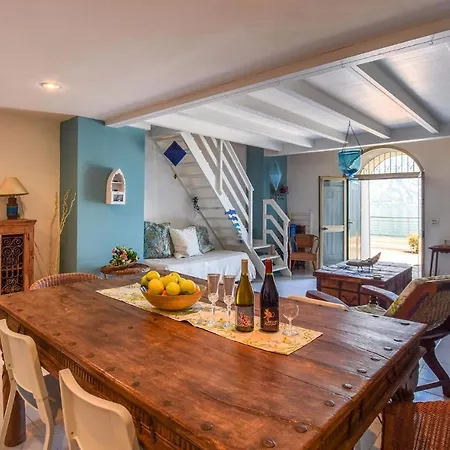 Διαμέρισμα 2 Bedroom Beautiful In